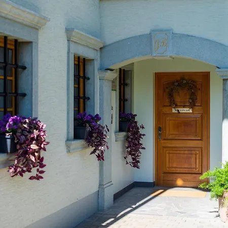 Mayer Guest house