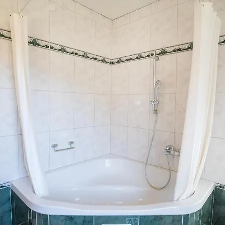 Mayer بيت ضيافة 3*